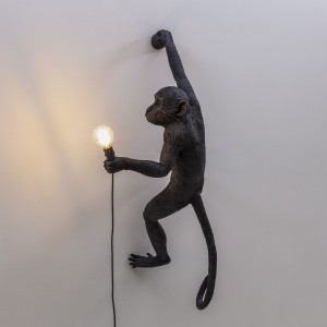 Aplique pared Monkey outdoor brazo derecho en color negro.