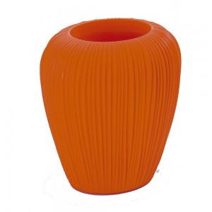 Macetero Skin. Diseño elegante ideal para jardines y terrazas de Myyour.