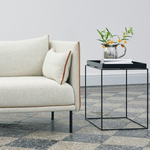 Mesa auxiliar multifuncional Tray M de HAY con gran diseño elegante y versatil.