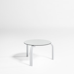 Mesa para la tumbona de diseño Stack de Gandia Blasco para exterior.