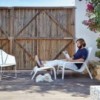 Sillón moderno con respaldo Alto Stack para exterior de Gandia Blasco.