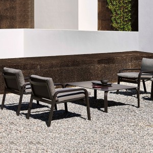 Sillón apilable de exterior Stack de Gandia Blasco. Moderno y elegante.