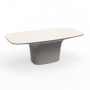 Mesa Ufo Fabricada en Resina con Doble Pared Diseñada por Vondom