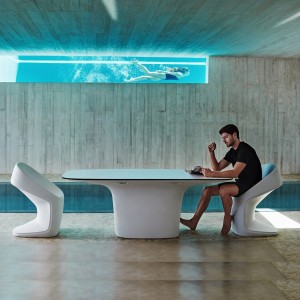 Mesa Ufo Fabricada en Resina con Doble Pared Diseñada por Vondom