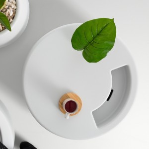 Mesa moderna Lipstick de diseño para exterior de Gandía Blasco.