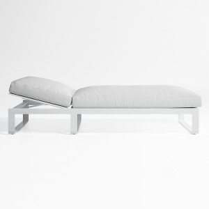 Cama de diseño Chill Flat reclinable para exterior de Gandía Blasco