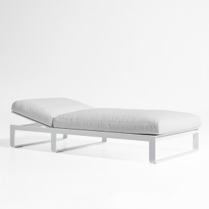 Cama de diseño Chill Flat reclinable para exterior de Gandía Blasco