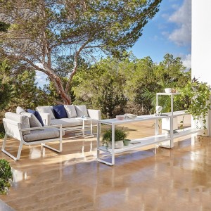 Estantería de diseño Flat de Dekton de Gandia Blasco. Estantes para exterior.