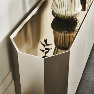 Aparador Chelsea de Cattelan Italia. Versión titanio.