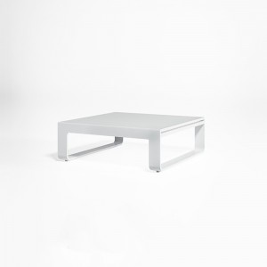 Mesa para tumbona Flat para exterior de Gandia Blasco. Mesas de diseño.