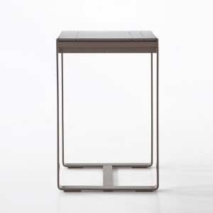 Mesa Bar Flat de Gandía Blasco. Mesa elegante para exterior con varias medidas.