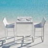 Mesa Bar Flat de Gandía Blasco. Mesa elegante para exterior con varias medidas.