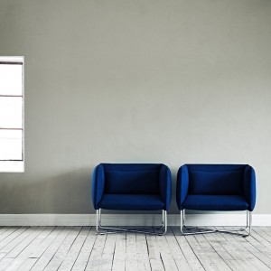 Butaca cómoda Groove para salón de Softline. Muebles de diseño nórdico.