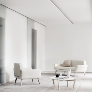 Butaca cómoda y compacta Scope para salón de Softline. Butacas, sillones y sofás.