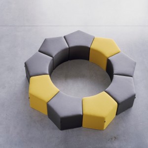 Pouf divertido Pause en diferentes acabados para dormitorio infantil de Softline.