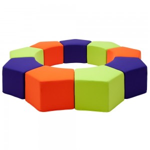Pouf divertido Pause en diferentes acabados para dormitorio infantil de Softline.