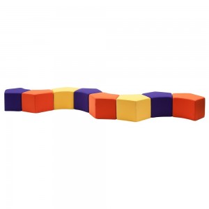 Pouf divertido Pause en diferentes acabados para dormitorio infantil de Softline.