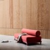 Sofá cama de diseño Sleep con posterior ajustable para dormitorio de Softline.