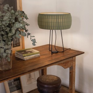 Lámpara sobremesa Isamu de Carpyen. Tienda online lamparas modernas.