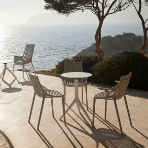 Sillón con brazos Ibiza Apilable de Vondom para exterior Diseñada por Eugeni Quitllet | Lluesma