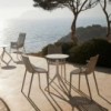 Sillón con brazos Ibiza Apilable de Vondom para exterior Diseñada por Eugeni Quitllet | Lluesma