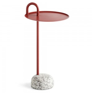 Mesa auxiliar Bowler de diseño moderno y exclusivo de Hay para espacios públicos.