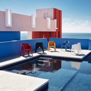 Silla con brazos diseño de KArim Rashid para Vondom.