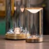 Lámpara moderna y delicada de centro de mesa Eva o EVE de Foster+Partners y Lumina.