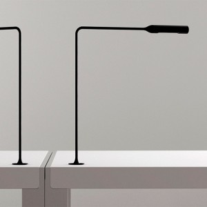 Lámpara moderna de sobremesa empotrable Flo Grommet de Foster+Partners y Lumina