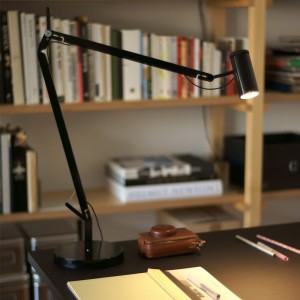 Lámpara moderna Polo sobremesa de Marset. Lámparas de diseño moderno. 