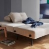 Sofá cama matrimonio de diseño Cubed 02 Wood para salón de Innovation Living.