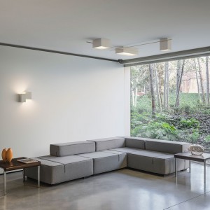 Lámpara minimalista de techo Structural de Vibia. Luminarias modernas.