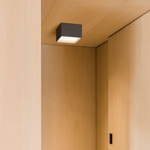 Lámpara minimalista de techo Structural de Vibia. Luminarias modernas.