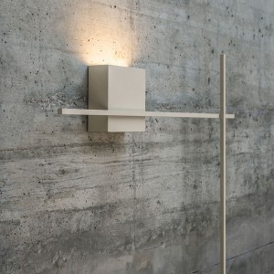 Lámpara minimalista de aplique Structural de Vibia. Luminaria moderna.