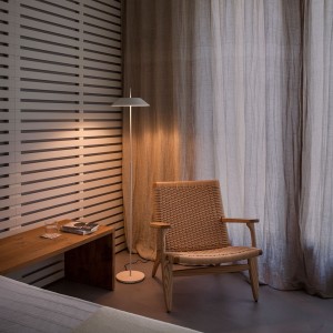 Lámpara pie Mayfair de Vibia. Tienda online lamparas clásicas.