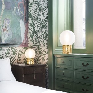 Lámpara de sobremesa Atmosfera de Slamp. pieza elegante de centro.