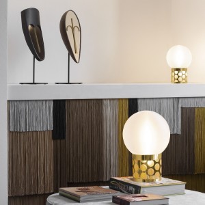 Lámpara de sobremesa Atmosfera de Slamp. pieza elegante de centro.