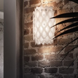 Lámpara de pared o techo Charlotte de Slamp. Diseño práctico y elegante.