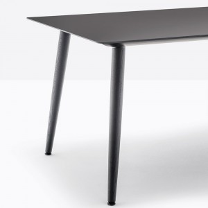 Mesa Babila de Pedrali. Mesas de diseño italiano. Mesas modernas de comedor.