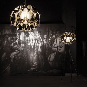 Lámpara suspendida Flora de Slamp. Diseño floral italiano hecho a mano.