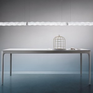 Lámpara suspensión Hugo Horizontal de Slamp. Diseño ideal ideal para oficinas.