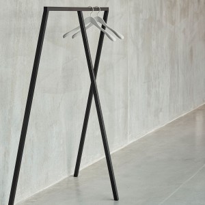 Perchero Loop Wardrobe de Hay. Muebles de diseño minimalista modernos y elegantes.