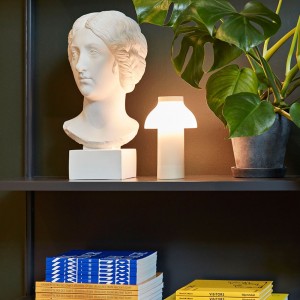 Lámpara portátil PC de Hay. Iluminación de diseño ideal para el hogar.