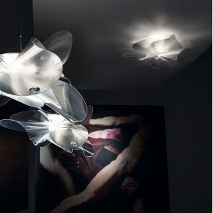 lámpara de pared Etoilé Slamp. Diseño liviano, moderno y elegante.
