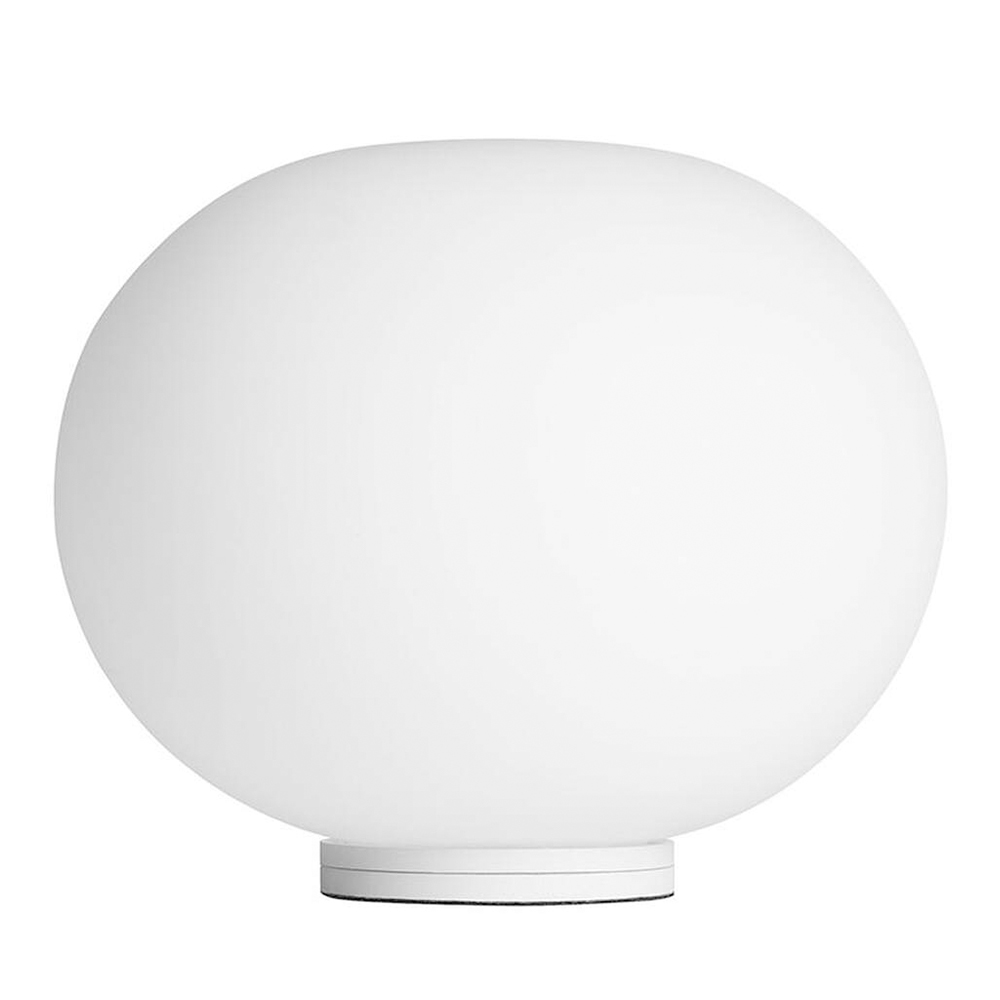 Lámpara de mesa Glo-ball Basic Zero de Flos. Lámpara de sobremesa de luz difusa.
