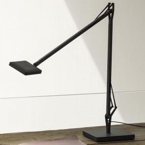 Lámpara de sobremesa de escritorio con luz directa Kelvin Edge de Flos