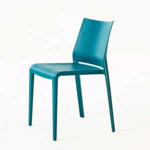 Silla Riga de Desalto. Silla apilable de diseño moderno con calidad italiana.