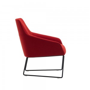 Butaca Alya Bu-1539 en base patín de Andreu World. Diseños tapizados.