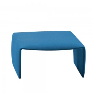 Reposapiés tapizado Alya RS-1528 de Andreu World para interiores.