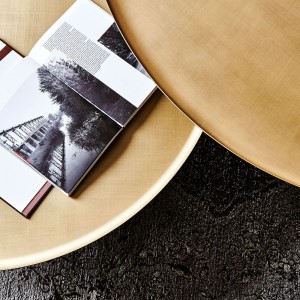 Mesa auxiliar Amerigo de Cattelan Italia. Mesa auxiliar con diseño moderno y elegante.